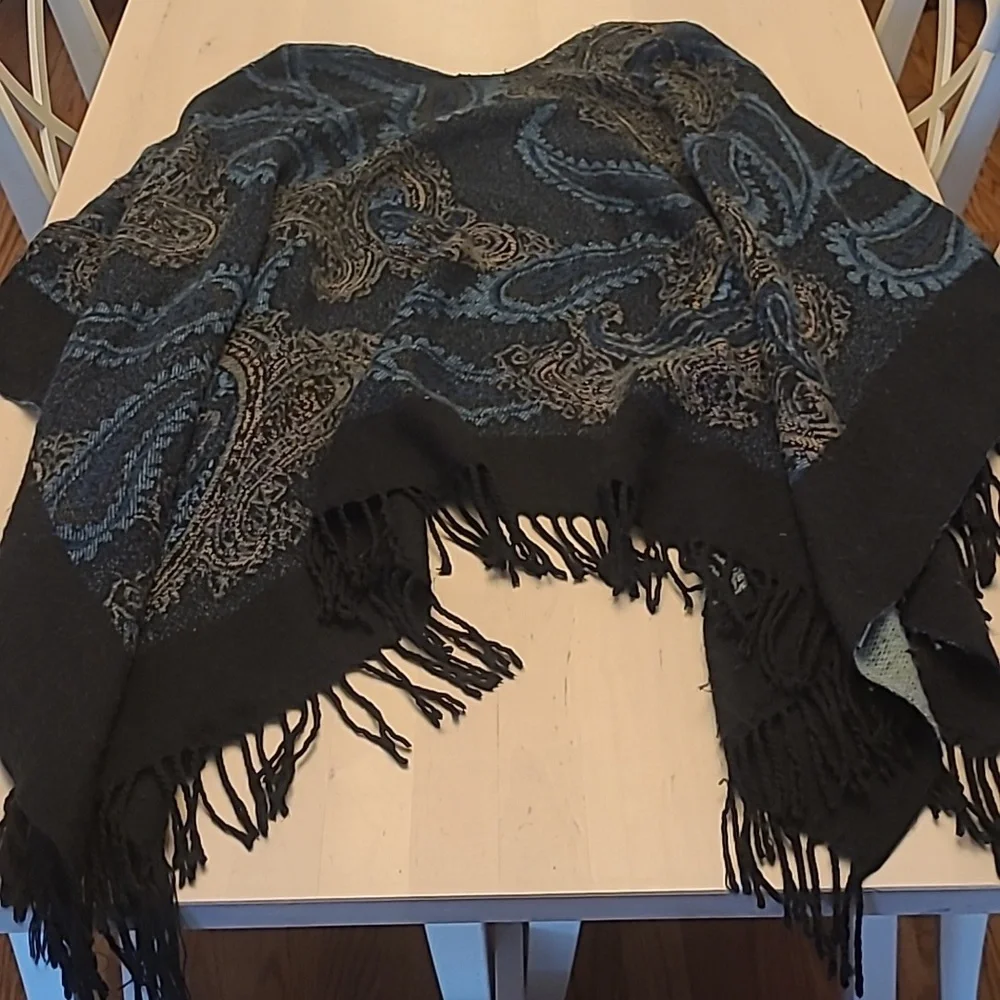 GENTLY WORN Charlie Paige One Size Fits All Paisly Printed Acrylic Fringed Shawl - Picture 8 of 13